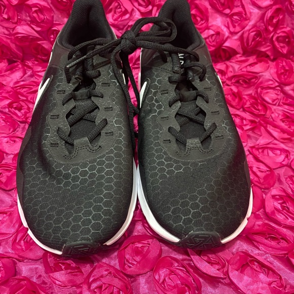 Nike Legend Essential 2 Women's Training Shoes - Picture 4 of 9